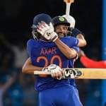 भारत की जीत के बाद अक्षर पटेल और मोहम्मद सिराज
