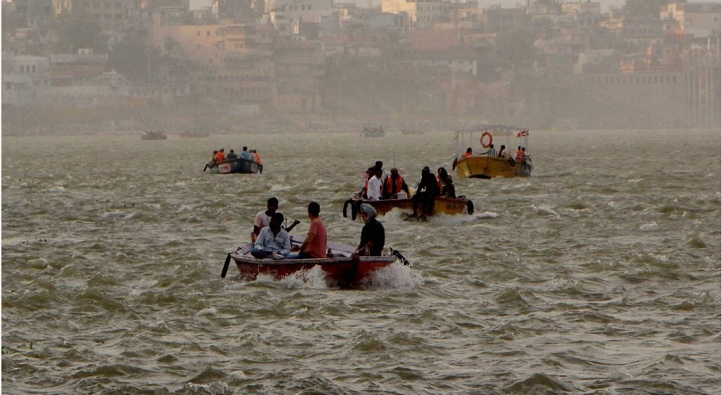 Weather Update varanasi mausam became pleasant due to drizzle sun hidden in clouds