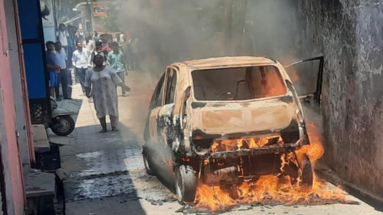 Moving car caught fire in Behat Saharanpur, two people scroched
