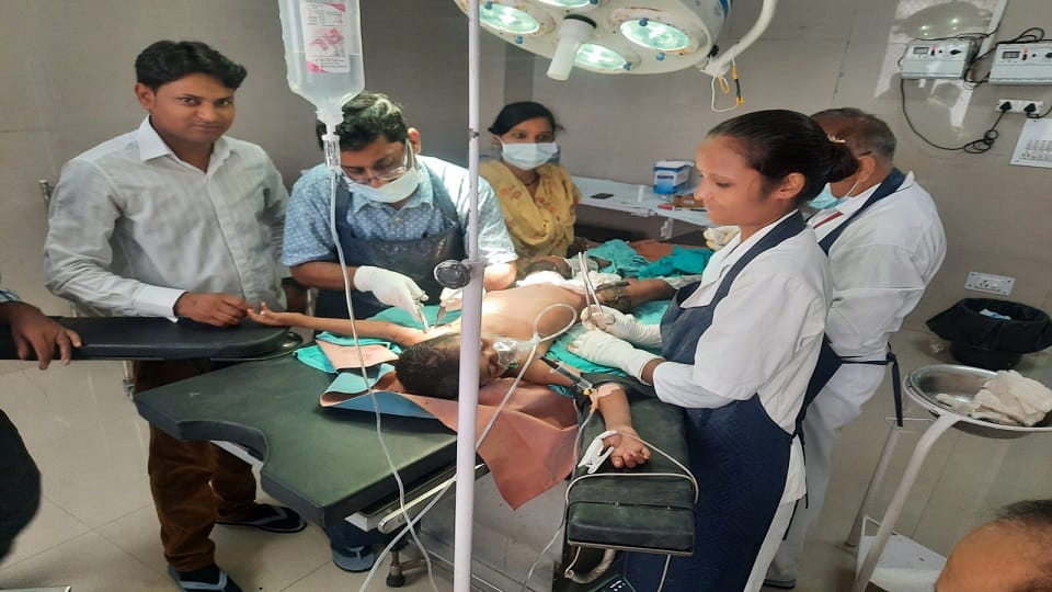 stray dogs attack on Ten year old Girl Seriously Injured in agra news