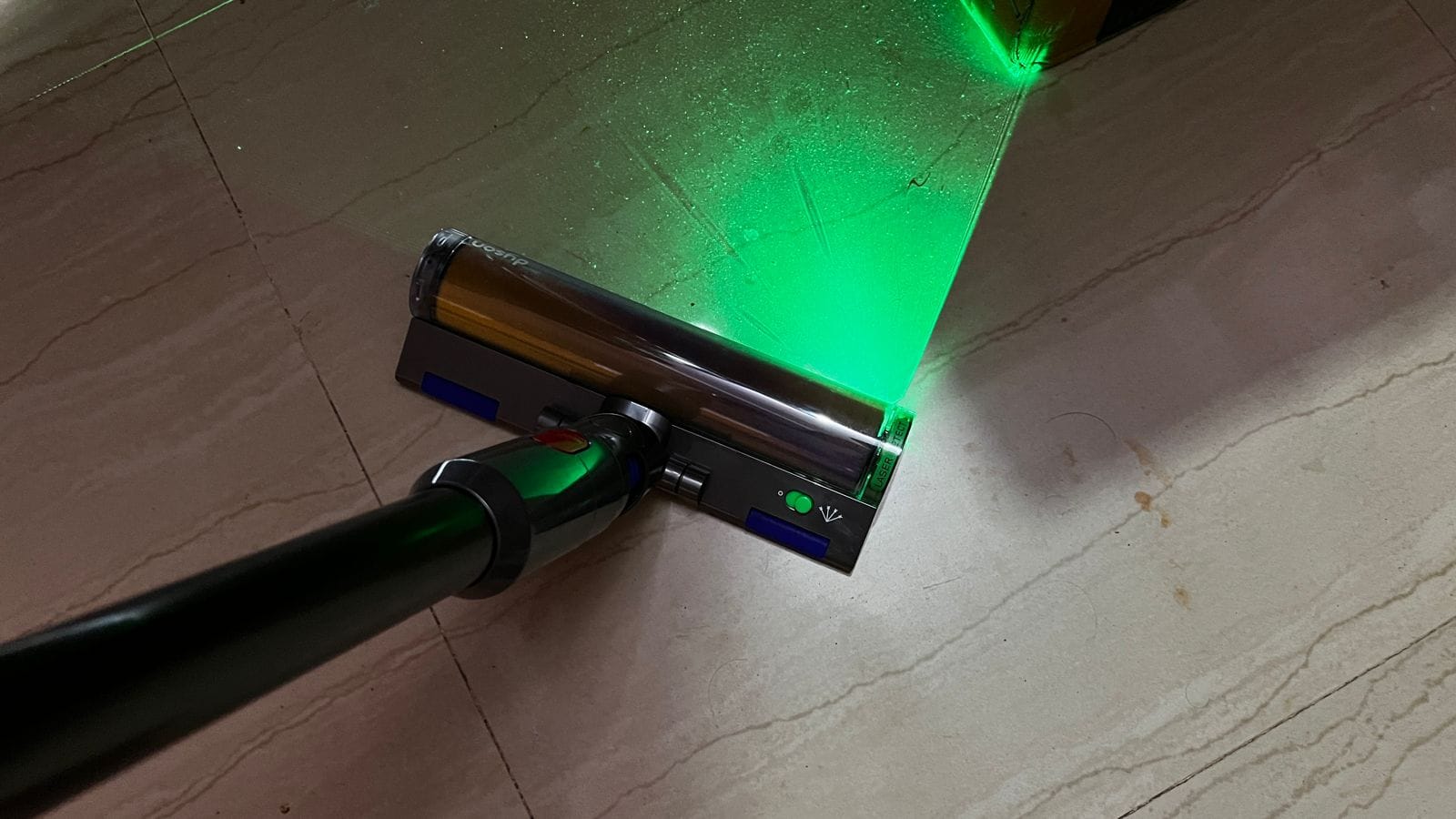 Dyson V15 Detect vacuum cleaner reveiw in Hindi