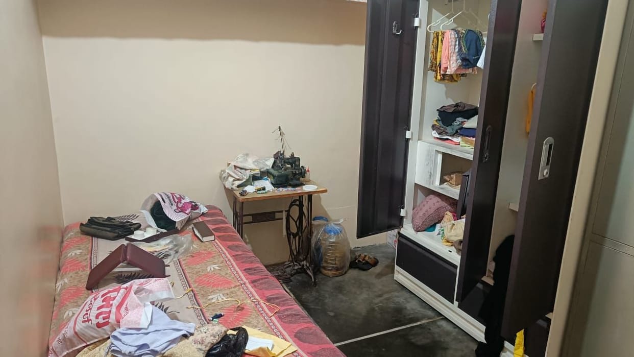 Thieves broke into three houses in Shiv Chowk and Lajpat Nagar and stole 55 tolas of gold jewelery and cash