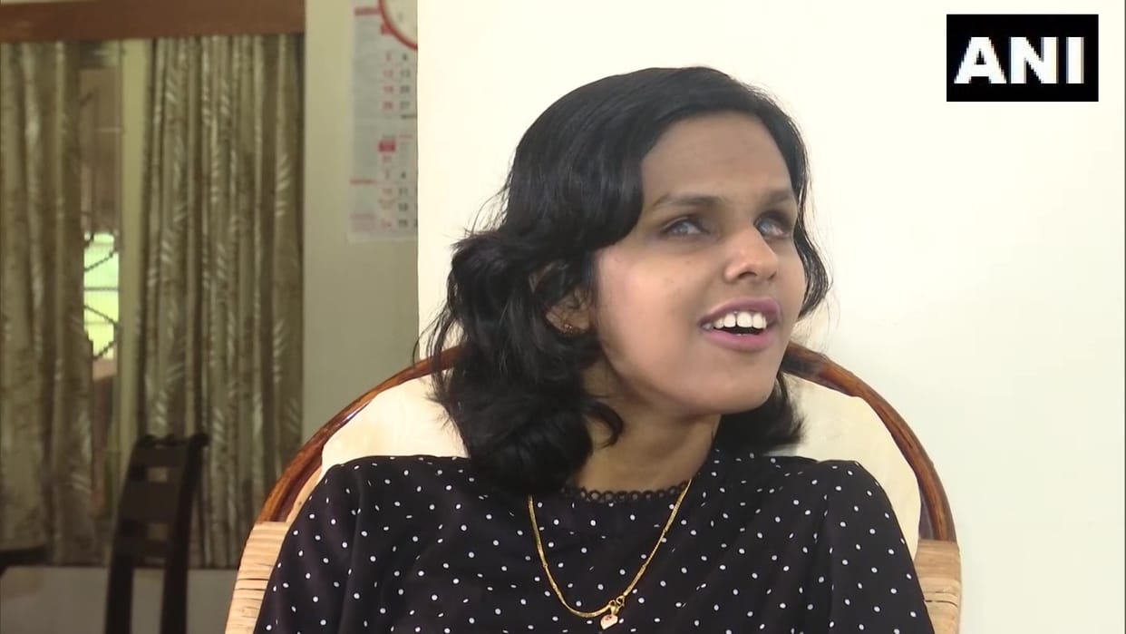 CBSE 12th Topper Kochi Girl Hannah Simon Topped in Disabled Category Know Story of Youtuber Singer and Speaker