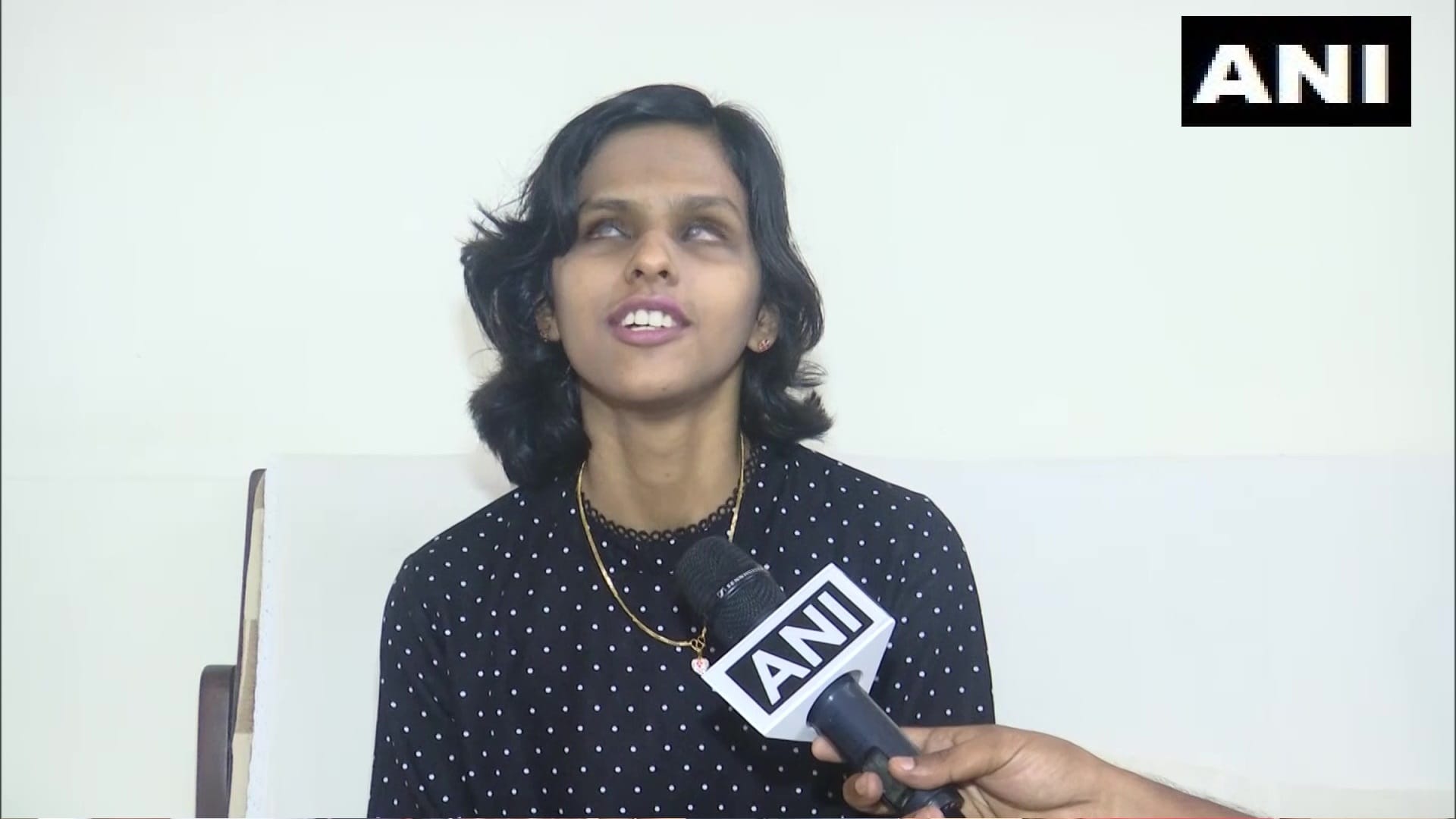 CBSE 12th Topper Kochi Girl Hannah Simon Topped in Disabled Category Know Story of Youtuber Singer and Speaker