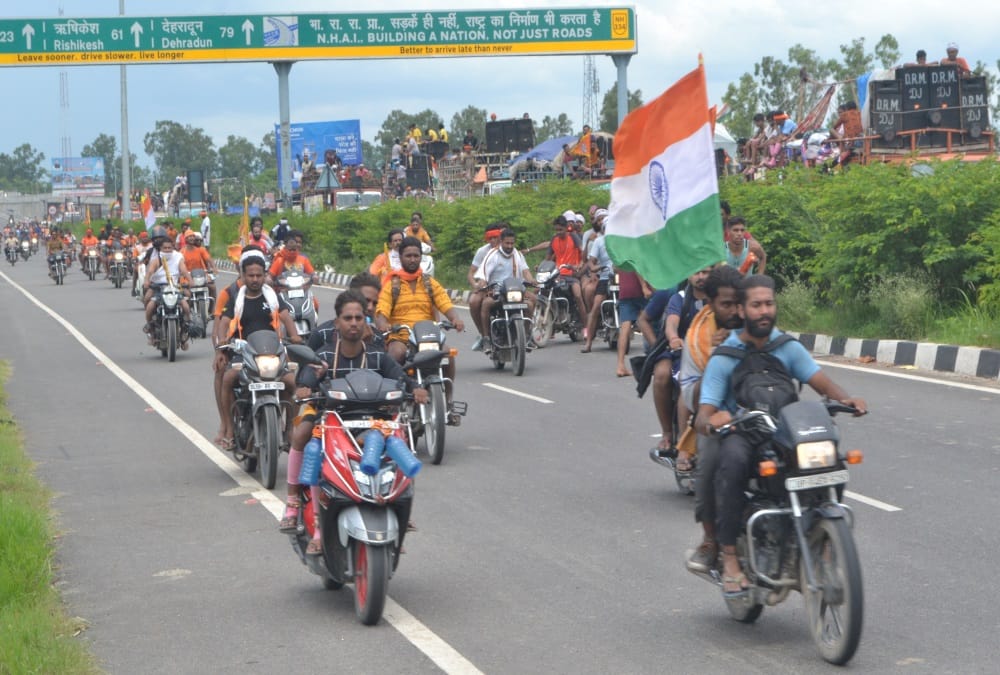Kanwar Yatra 2022 Hindu Muslim Love inspirational story: Kanwariya reached Piran Kaliyar Dargah with Gangajal