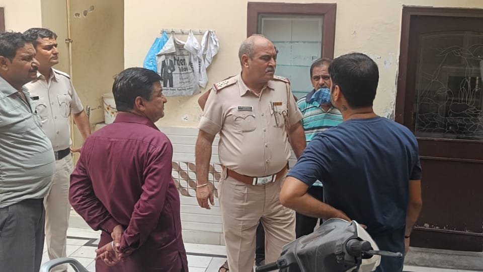 Gold jewellery and cash stolen from vegetable vendors house in Fatehabad