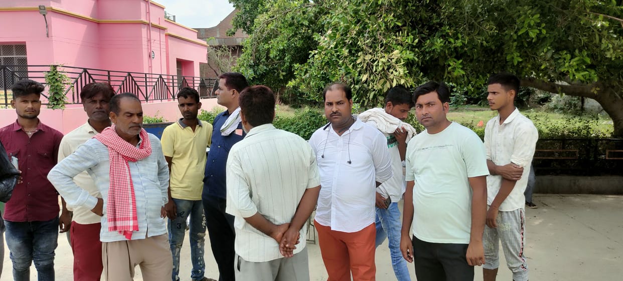 kanpur dehat: bike fell in saving child, youth dies, woman's condition critical, halt referred