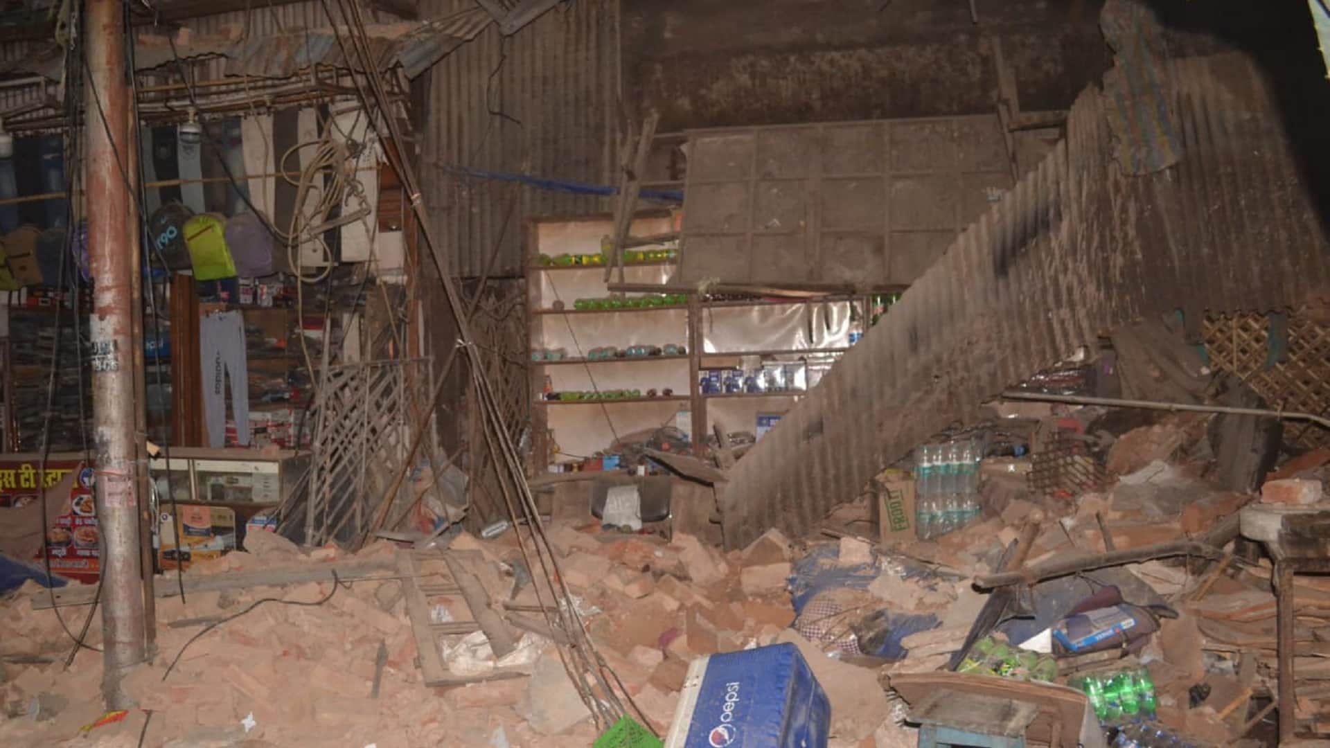 kanpur building collapse Part of dilapidated building collapsed, Divyang was buried in rubble for three hours