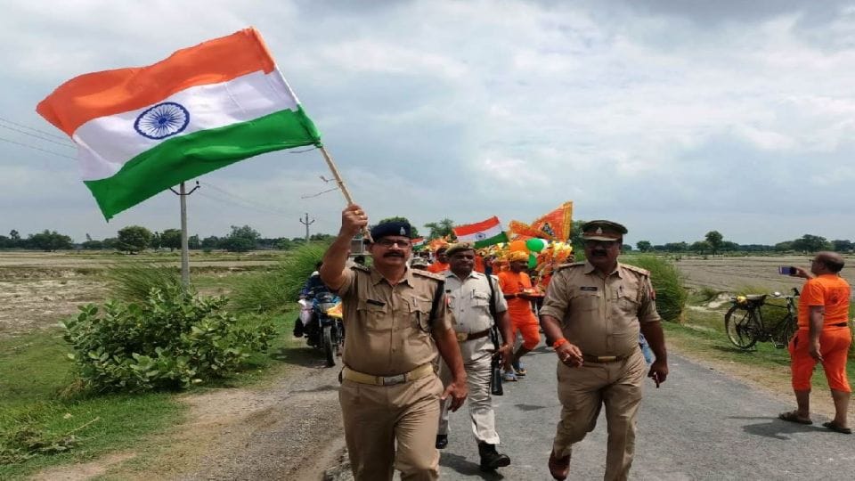 101 feet long kanwar tiranga yatra held in Kasganj on sawan