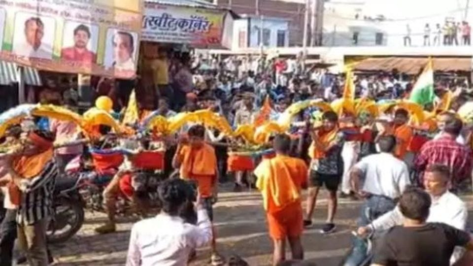 101 feet long kanwar tiranga yatra held in Kasganj on sawan