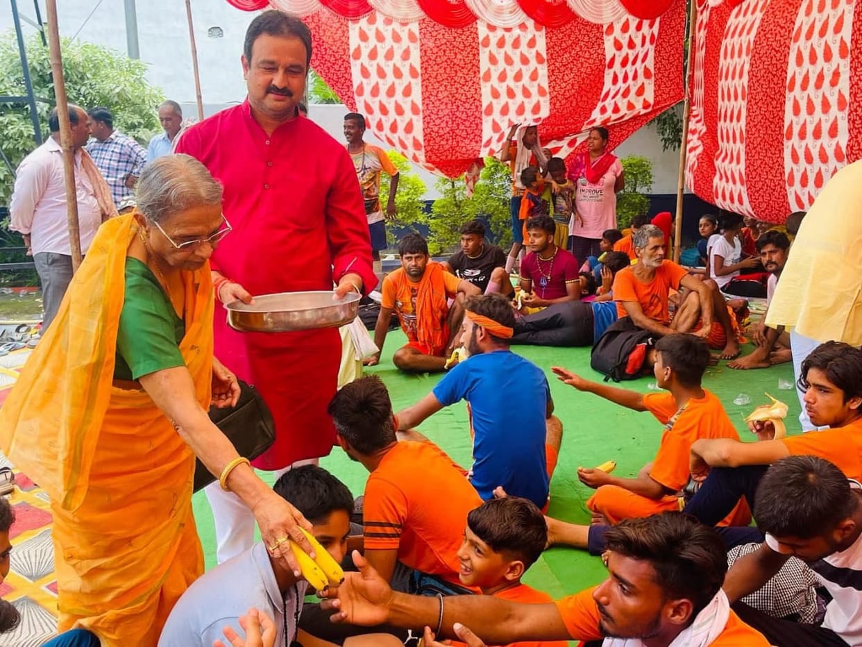 Jalabhishek and kanwariyas were served in the temples