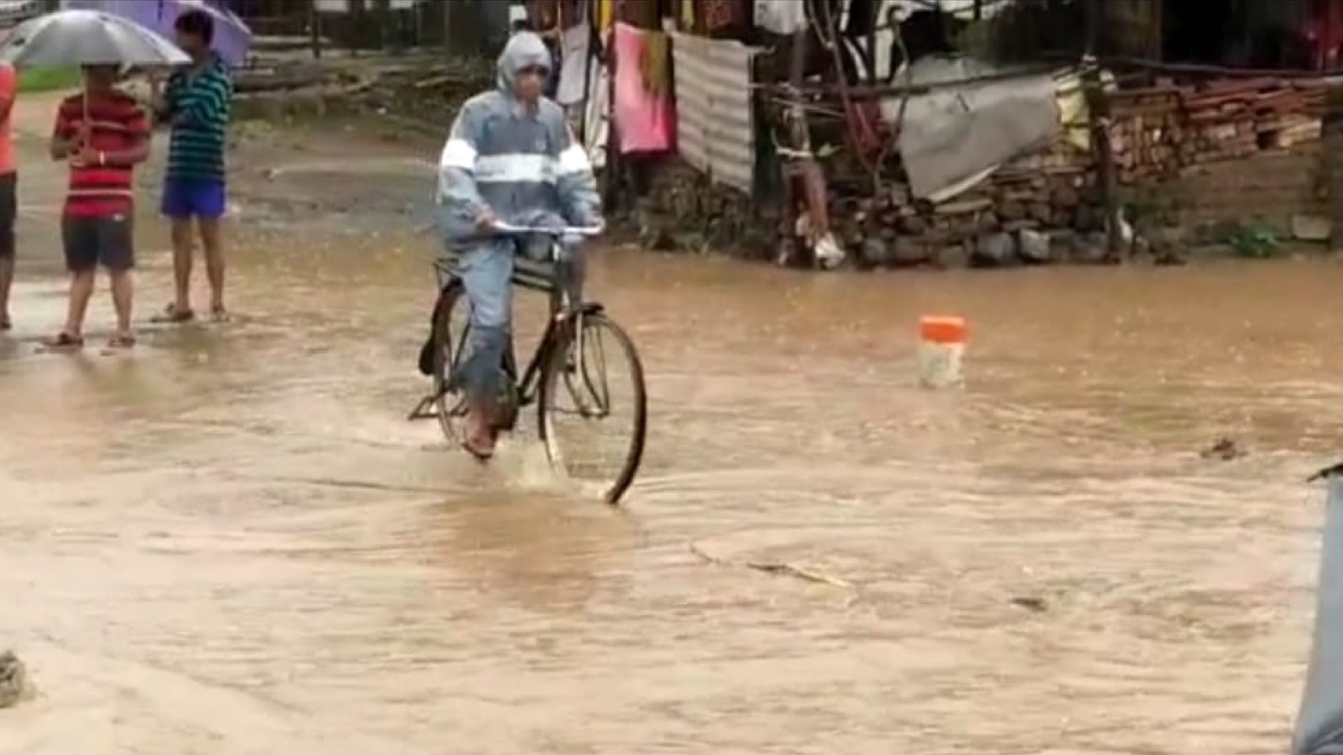Due to continuous rain in Shajapur, rivers and streams are in spate, roads closed in many places