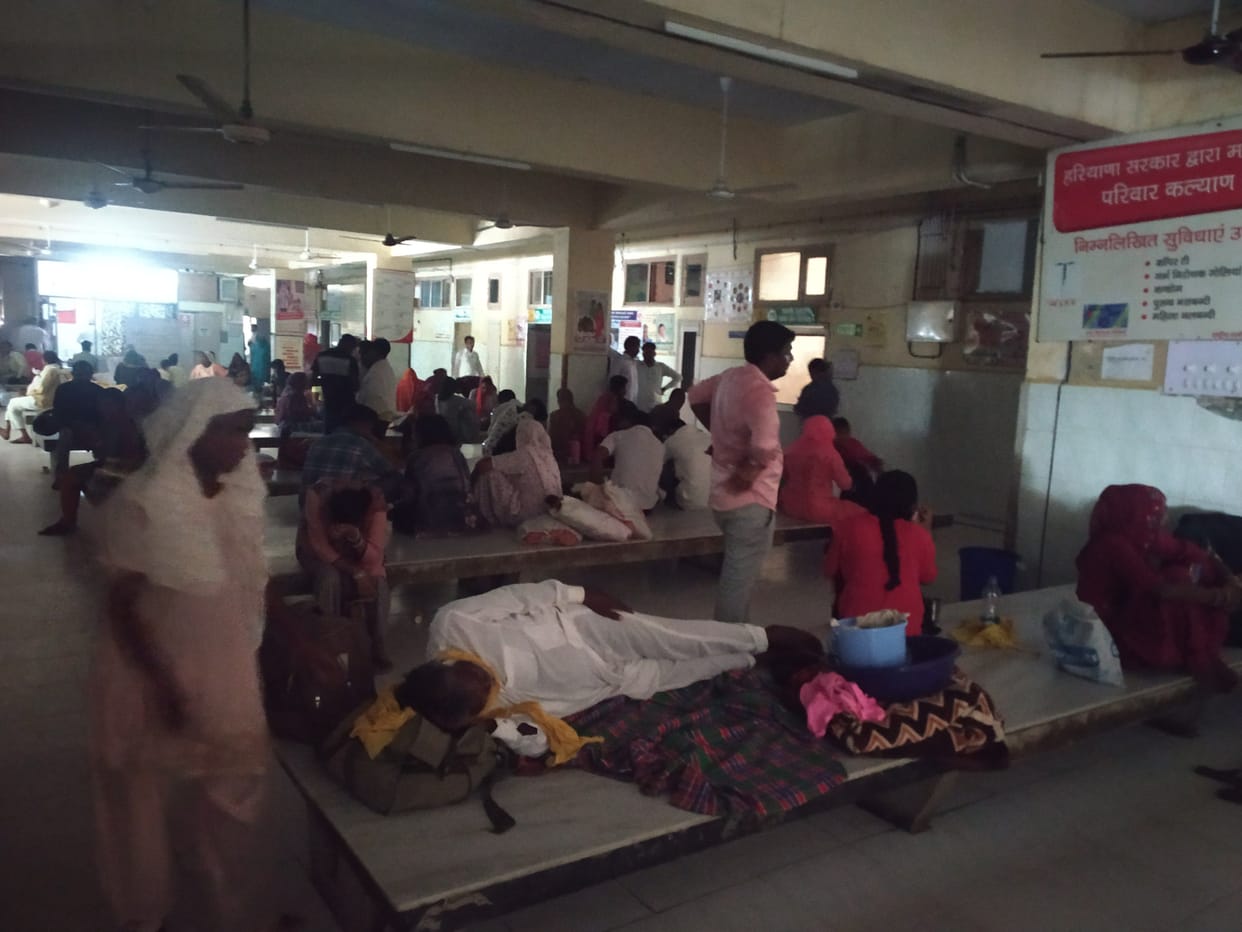 Electricity in the civil hospital for one and a half hours, treatment was done in torchlight