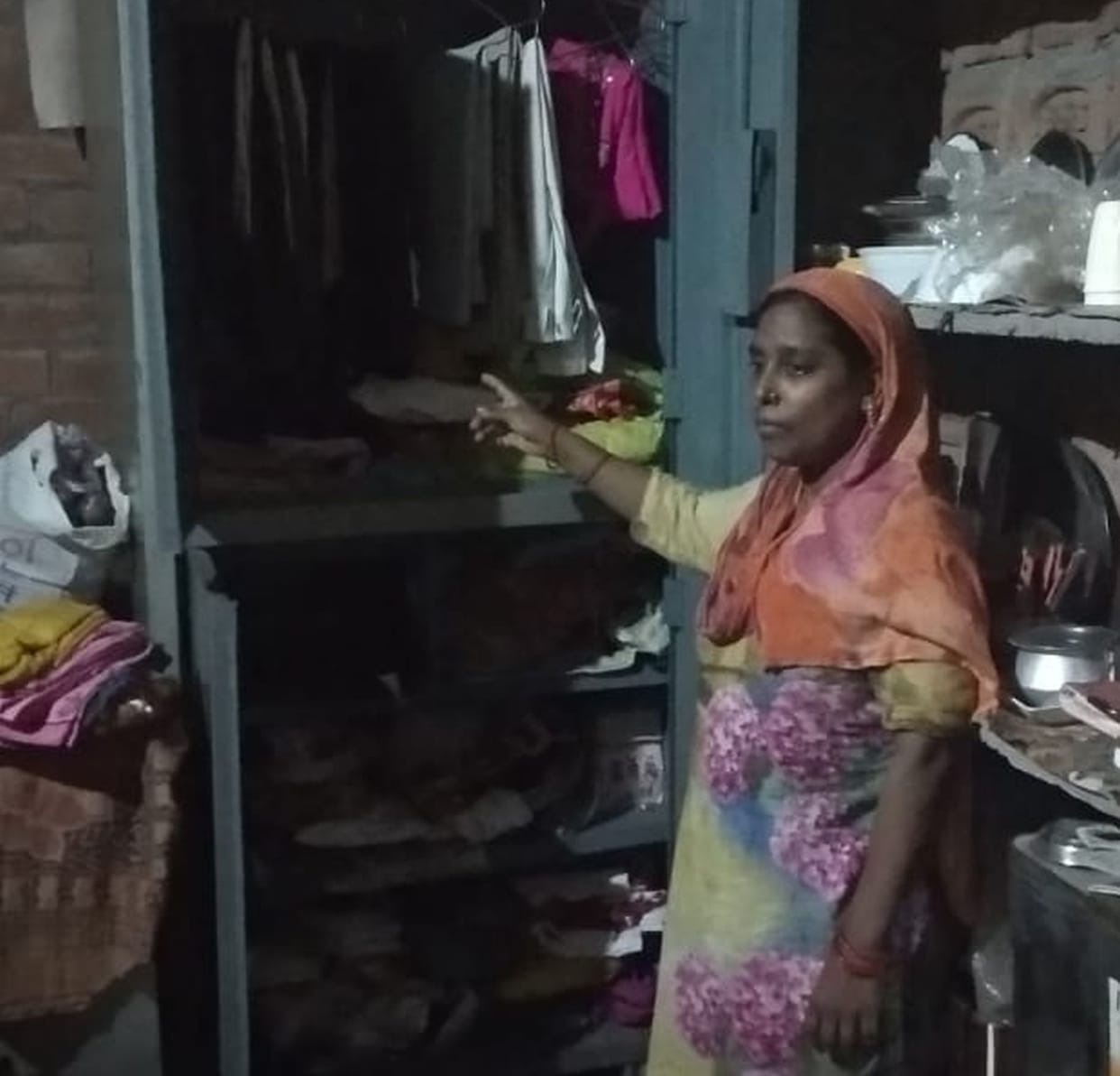 Farrukhabad: Four lakh stolen from Zardozi trader's house