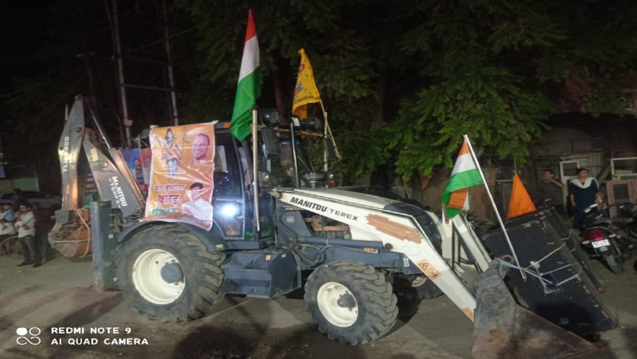 Unique Kanwar Yatra, some people of Saharanpur have going to Haridwar with bulldozer see photos