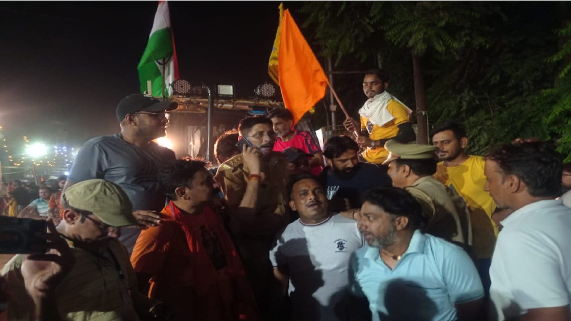 Unique Kanwar Yatra, some people of Saharanpur have going to Haridwar with bulldozer see photos