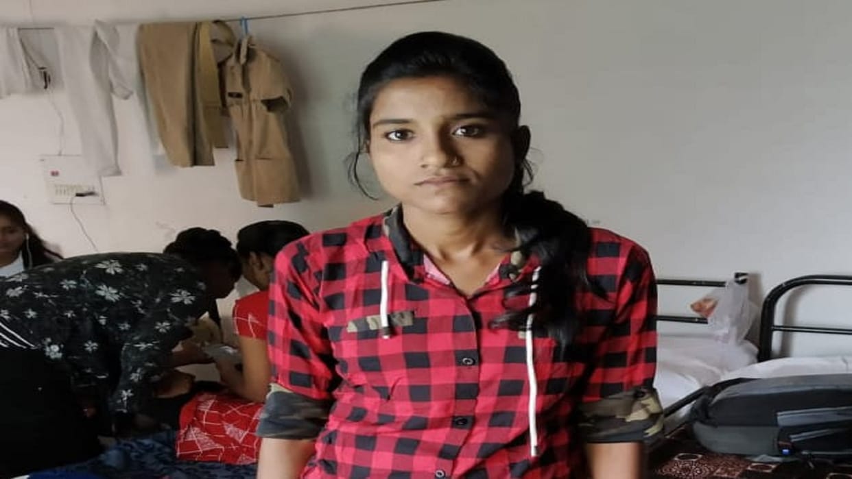 Kaushambi Lady constable hanged sucide post in kada kotwali