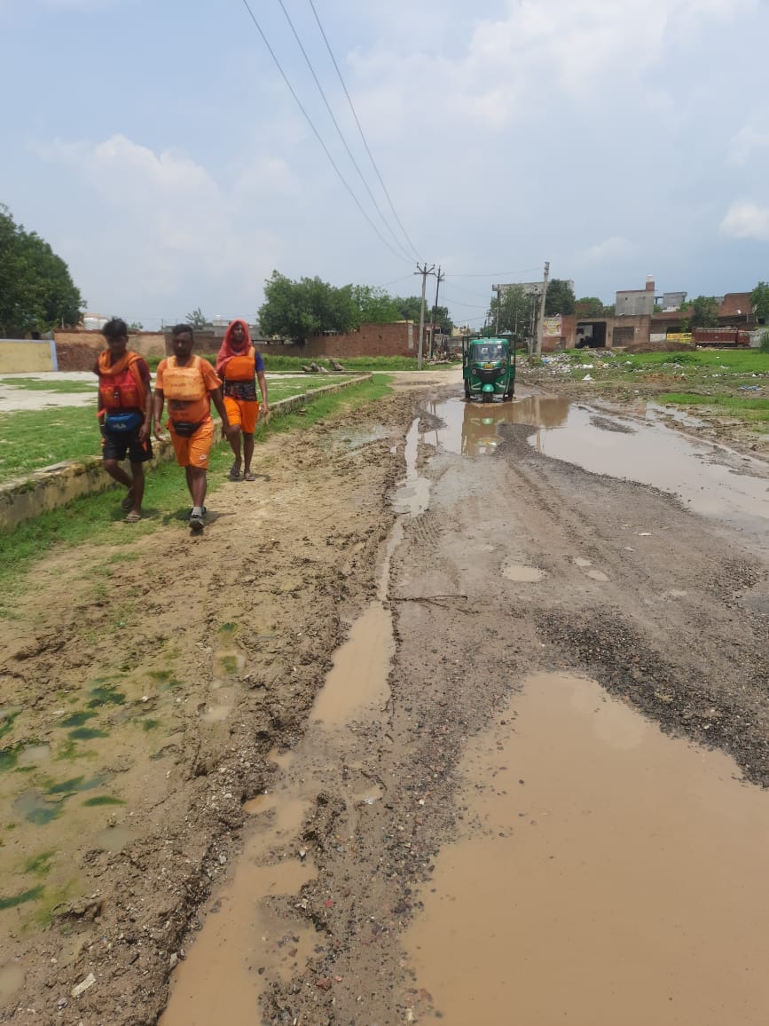 Bad condition of Loni-Dhikoli road, more than ten thousand people upset