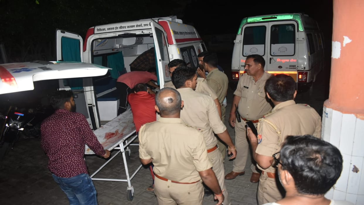 Road Accident Tempo and Scooty collide, uncontrollably both vehicles collided with divider in amroha