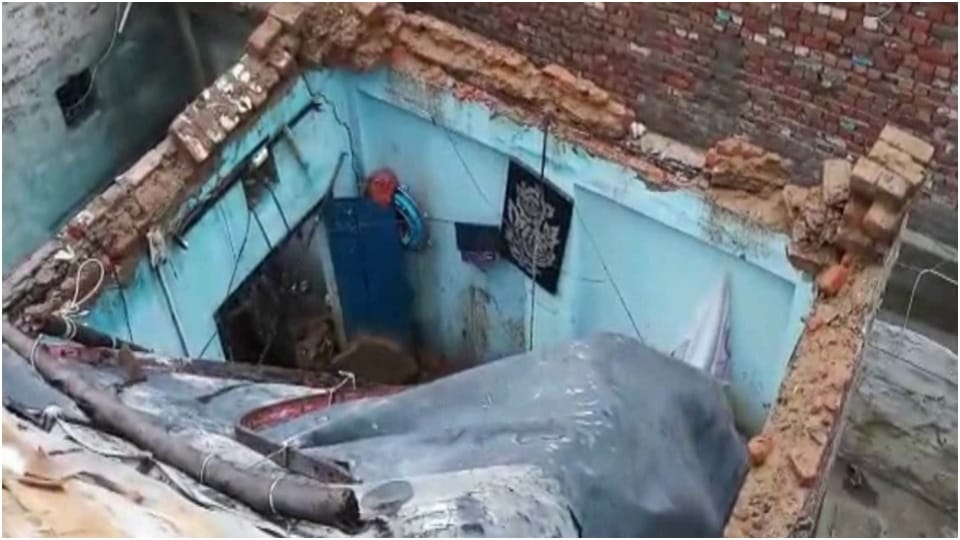 Roof Collapsed Due To Rain In Alwar Two children dead Four injured