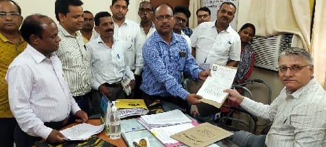 State workers will boycott work for two hours from today in protest against the transfer policy