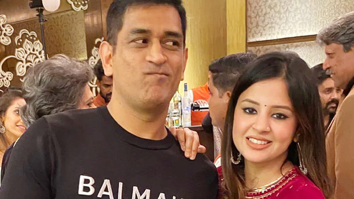 MS Dhoni and Sakshi Dhoni Video funny chit chat with both Dhoni said doing it to increase followers