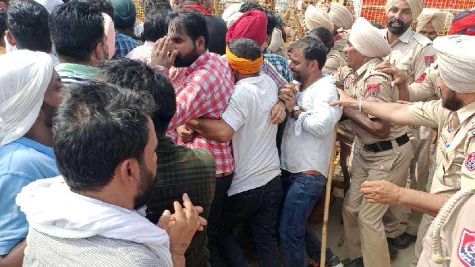 Police used water cannon on unemployed in Sangrur of Punjab