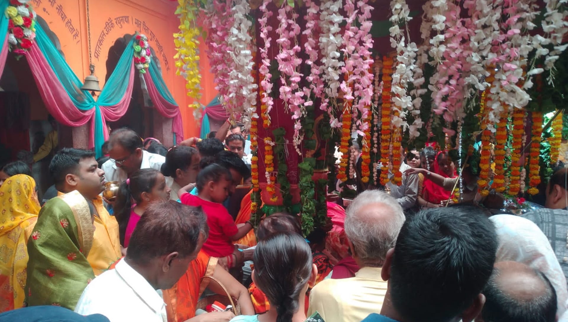 Sawan Somwar 2022 Shiva devotees arrived to temple in gorakhpur