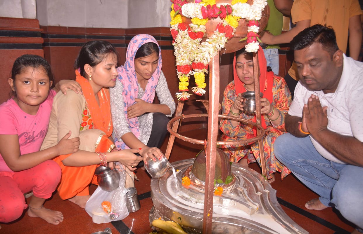 Second Monday of Sawan: Worship and Jalabhishek in pagodas