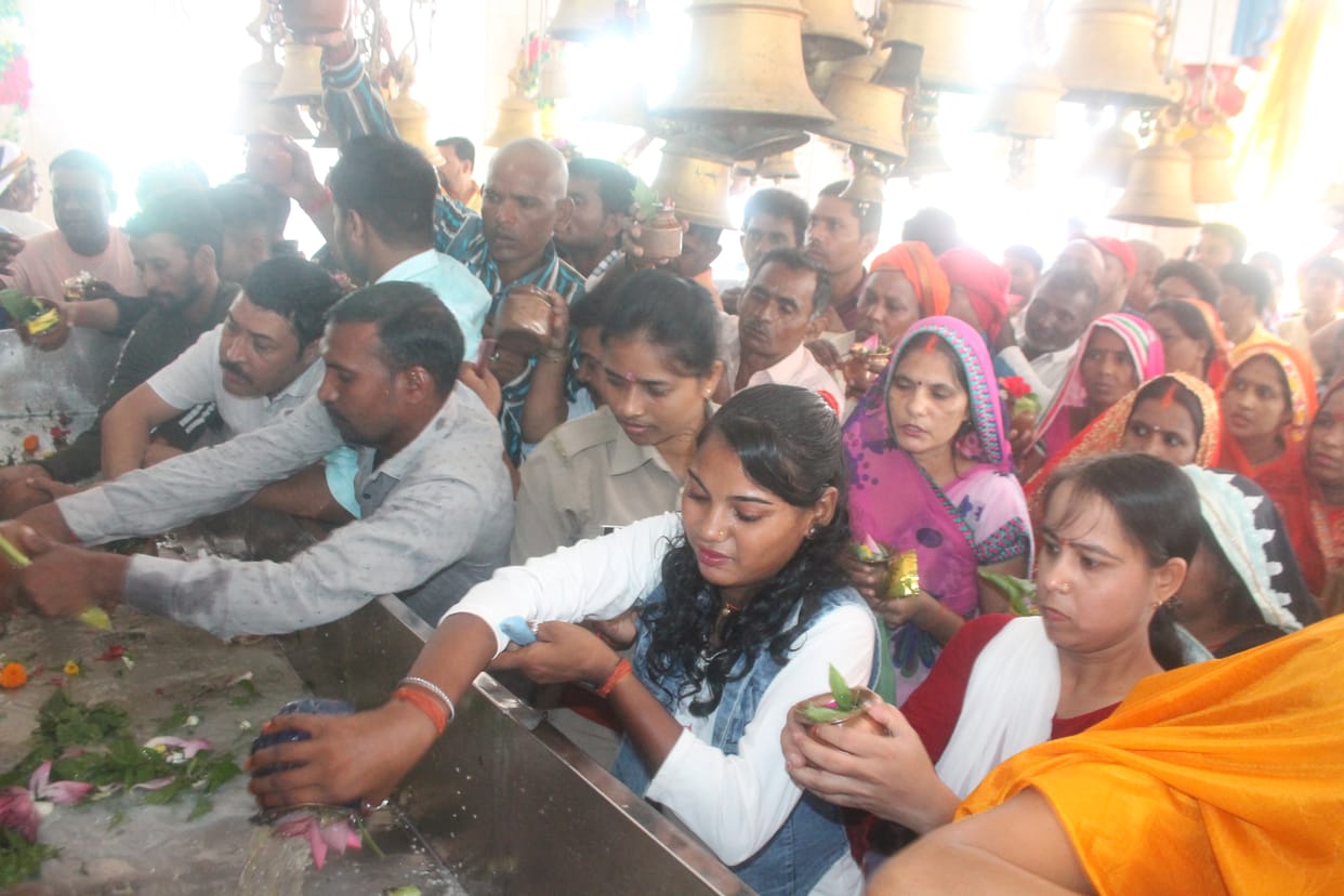 The pagoda resonated with the cheers of Har Har Mahadev