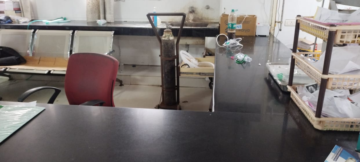 Etawah: Stampede due to leakage of oxygen gas cylinder in Emergency Trauma Center of Medical College