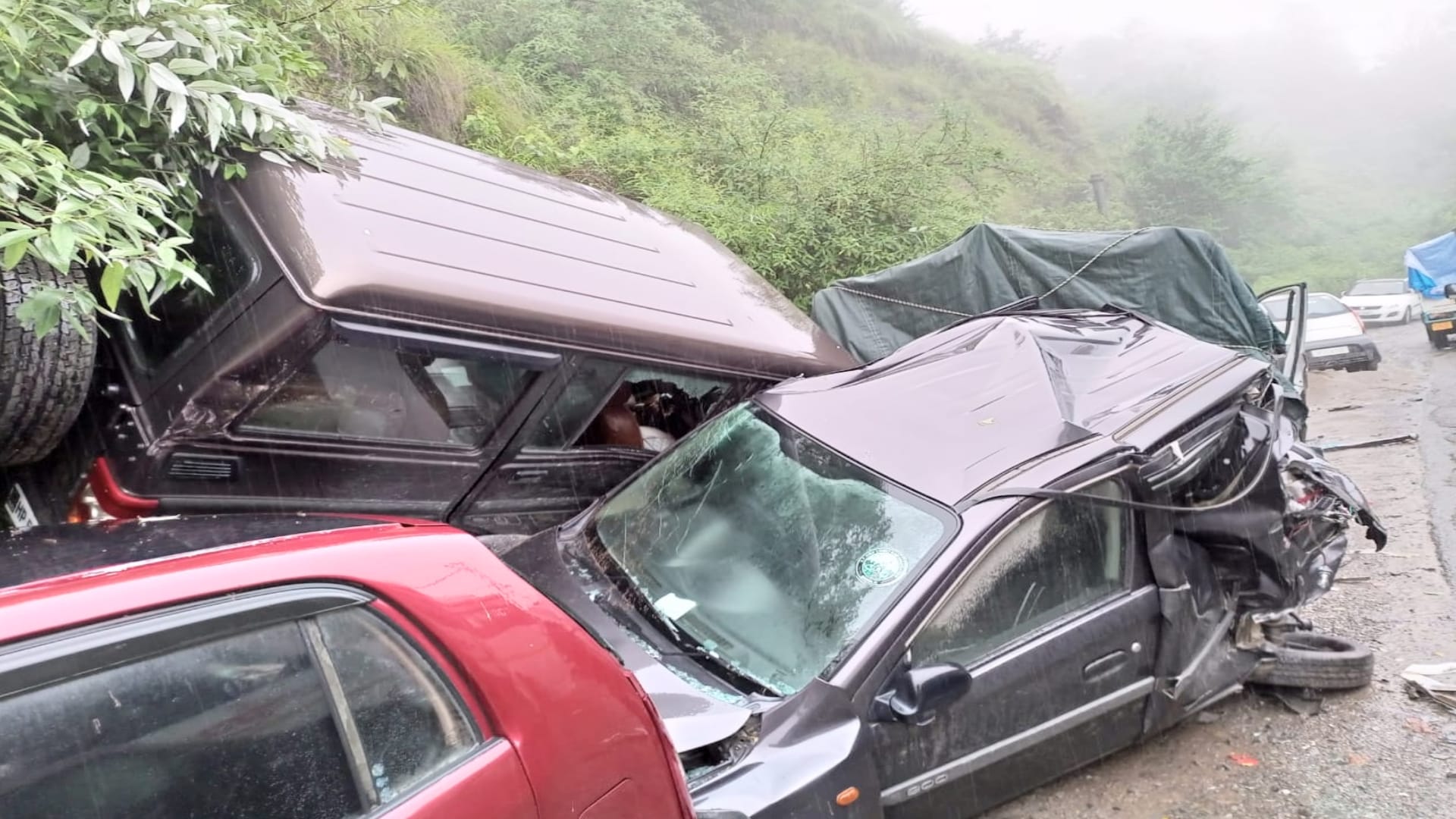 Uncontrollable truck hit many vehicles, many injured including folk singer Vicky Chauhan