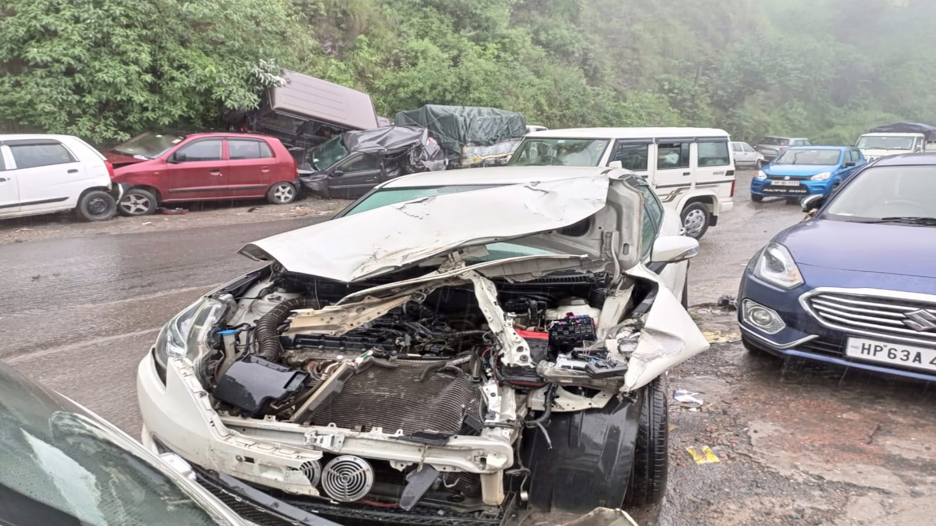 Uncontrollable truck hit many vehicles, many injured including folk singer Vicky Chauhan