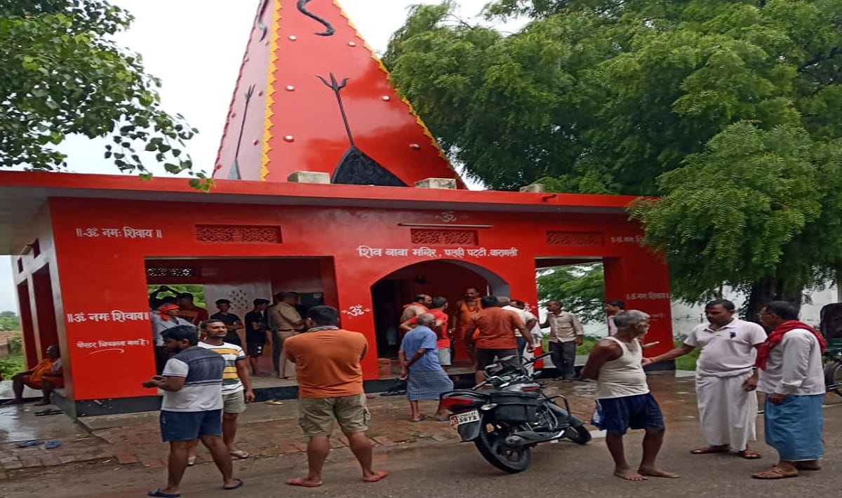 anti social elements broke Shivling in cholapur varanasi anger among villagers