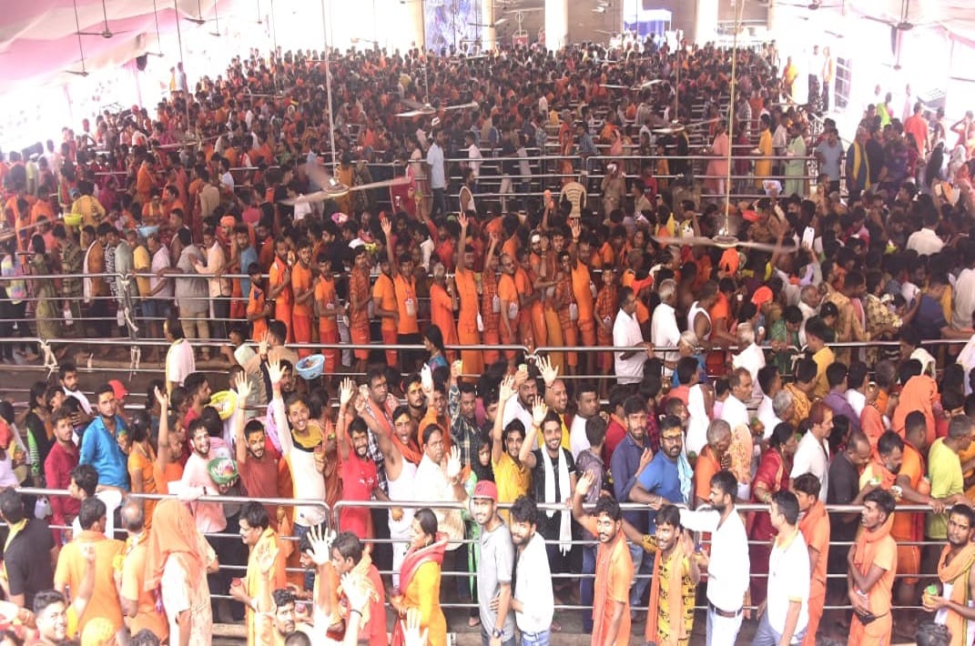 Sawan second monday kashi vishwanath dham kanwar yatra see photos