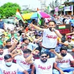 जम्मू में प्रदर्शन करते कर्मचारी