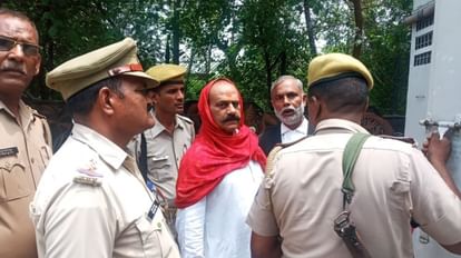 Bhadohi: पूर्व विधायक विजय मिश्र की बढ़ी मुश्किलें, गैंगस्टर मामले में बेटे, भतीजे समेत 8 पर आरोप तय Former MLA Vijay Mishra difficulties increased charges framed against 8 including in gangster case