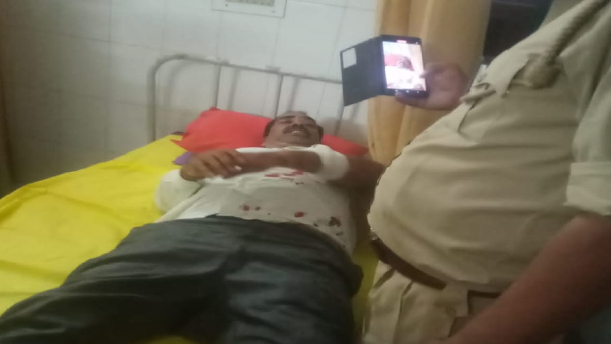 Bike riding miscreants looted one and a half lakh rupees by shooting a bank friend