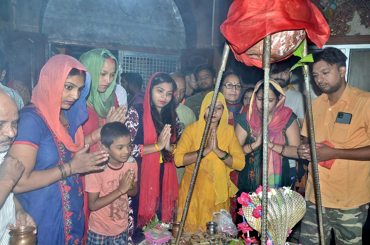 The pagoda resonated with the cheers of Bum Bhole