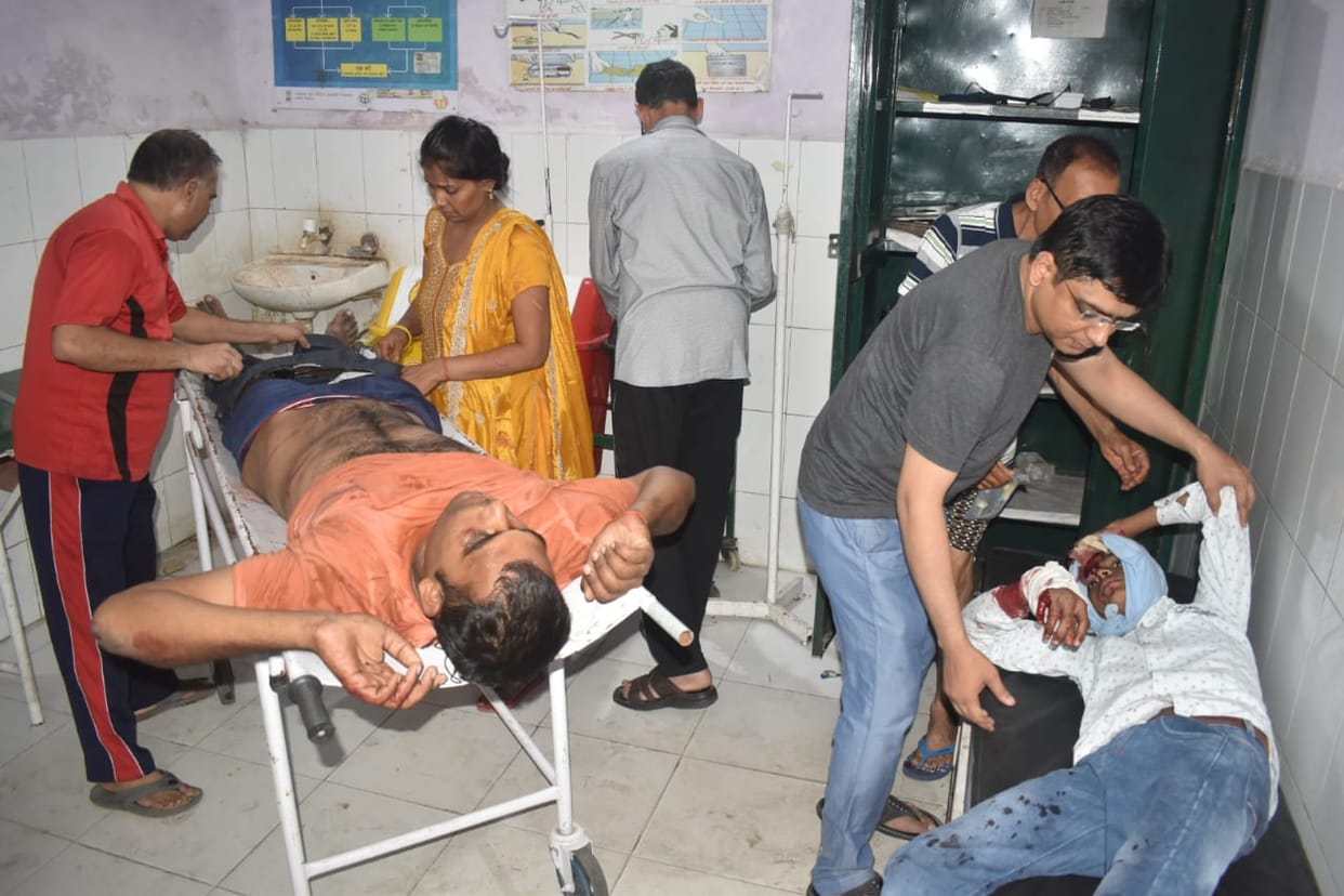 Scooty and tempo of Kanwariyas collide, one killed - six injured