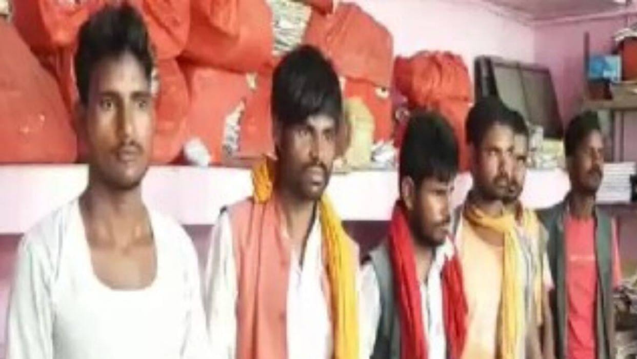 Bihar: Begging alms with Nandi-bull Bajrang Dal workers caught six youths
