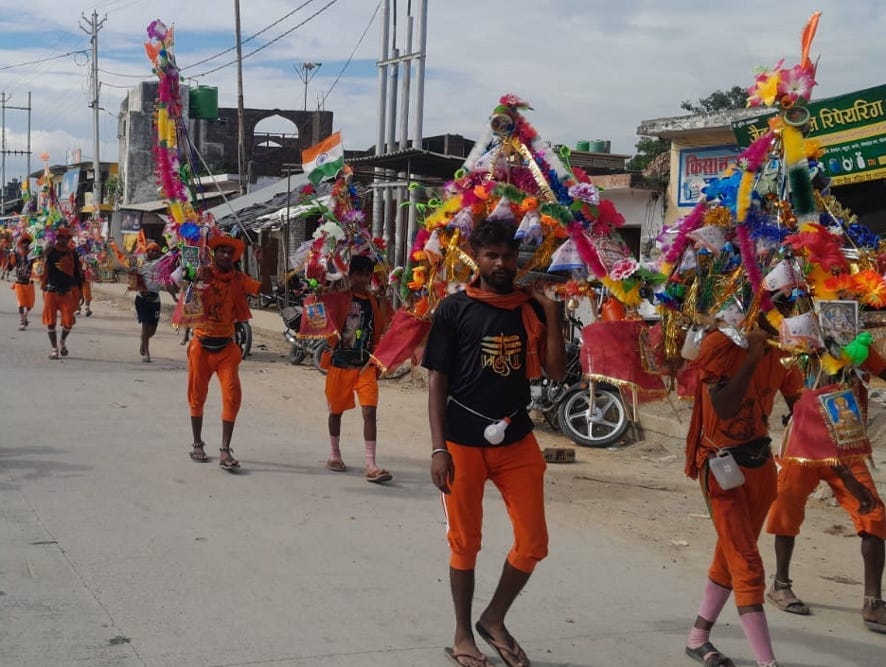 With the tricolor and the saffron flag, the kanwariyas shouted Shiva