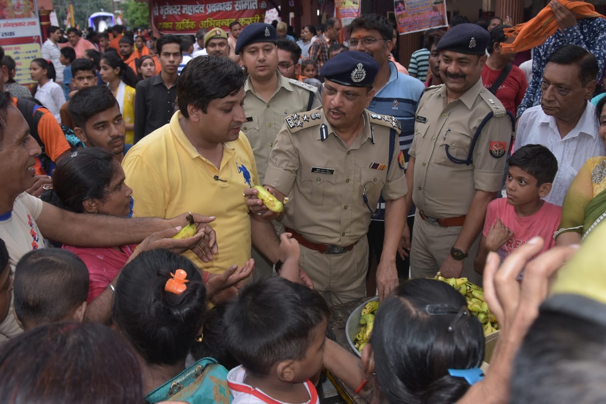DIG saw the system, distributed fruits to Kanwariyas