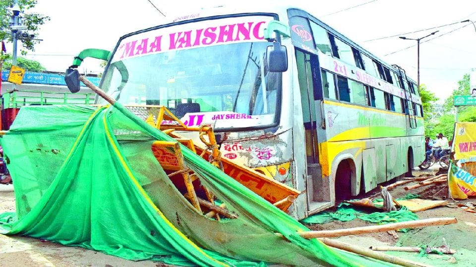 Bus stuck in water pipeline pit on road in agra