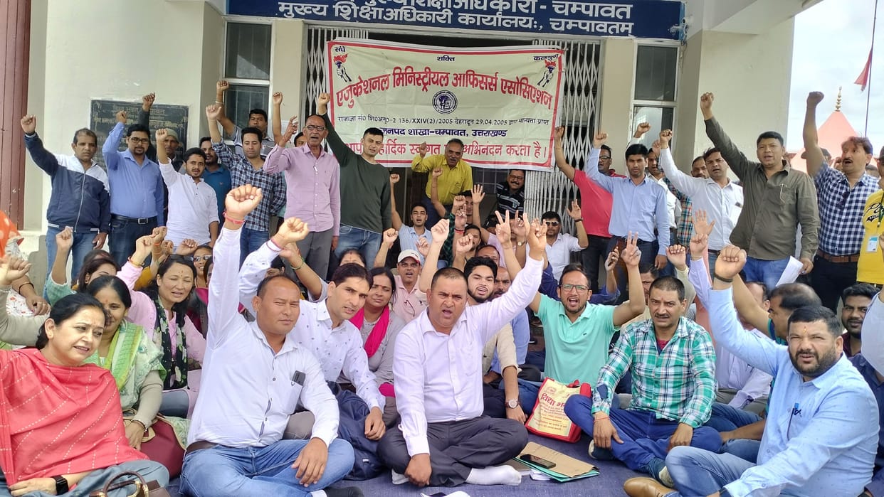 Indefinite work boycott of educational ministerial personnel started