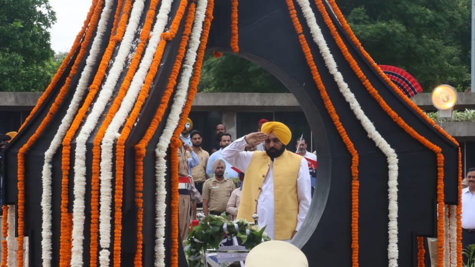 Punjab CM Bhagwant Mann pays tribute to kargil war martyrs, kargil vijay diwas,