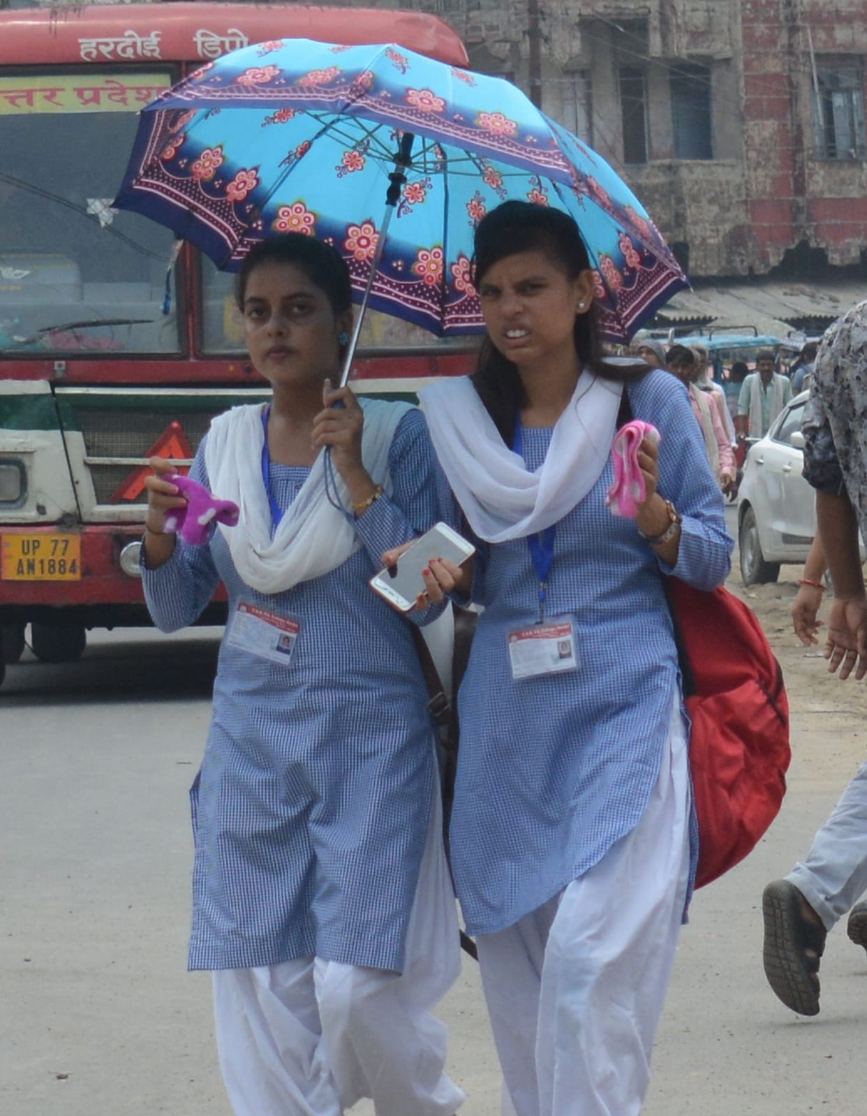 Hardoi, Sometimes rain and sometimes open umbrellas for sunshine