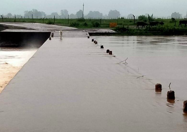 Chitrakoot: Booming bardaha, cut off contact of six villages, increased water level of Mandakini, alert issued, relief in the evening