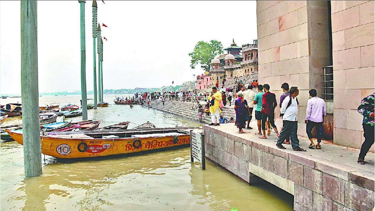 Now boats will be visible from a distance even in darkness: Boats fitted with radium strips will run in Ganga