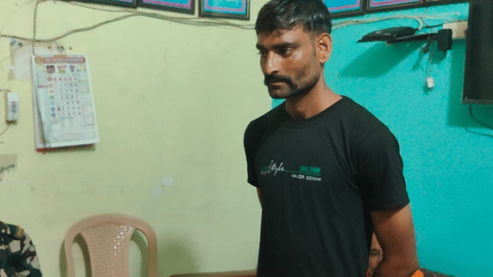 Gwalior News: The sacked soldier kidnapped the youth, looted Rs 11620, two arrested